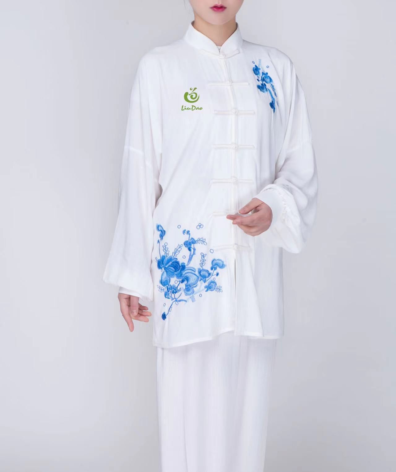 Taji-Bekleidung weiß mit Blumenmuster und gesticktem Liudao Logo